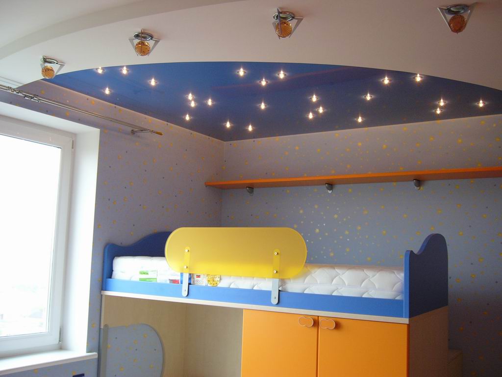 оригинальные потолки в детскую комнату